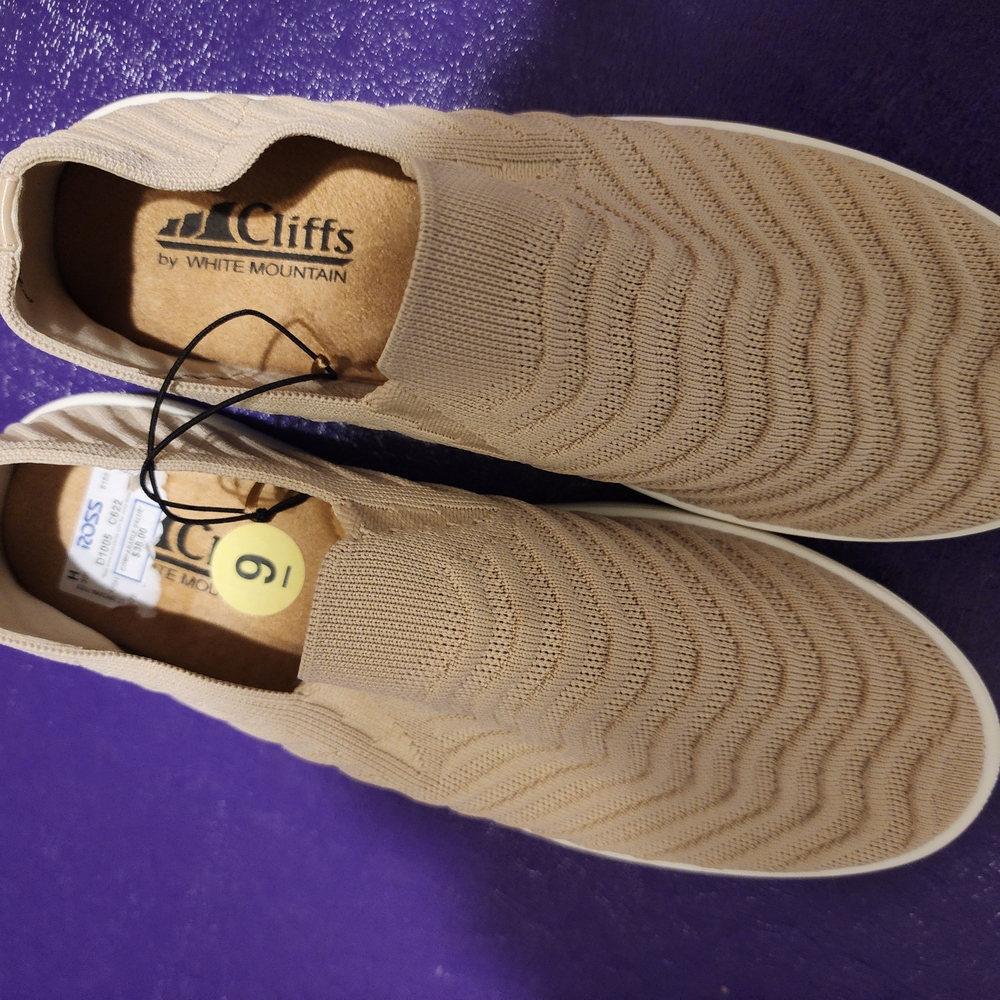 Cliffs by WHITE MOUNTAIN Tan Loafers Slip-Ons